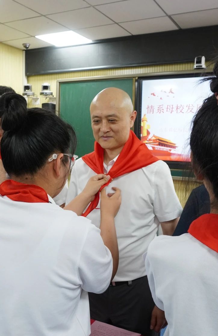 螢火燃續(xù) 情暖童心 | 公司赴青年路小學(xué)開(kāi)展六一兒童節(jié)愛(ài)心捐贈(zèng)活動(dòng)